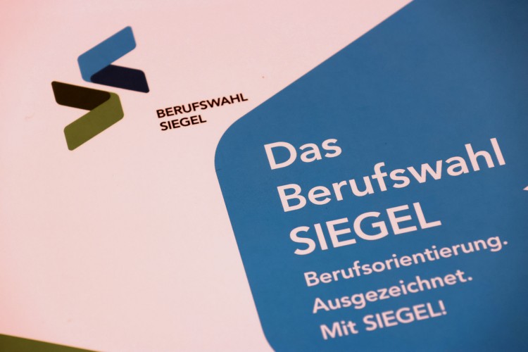 Auszeichnung Berufswahl-Siegel MV 2024 im goldenen Saal Auszeichnung Berufswahl-Siegel MV 2024 im goldenen Saal