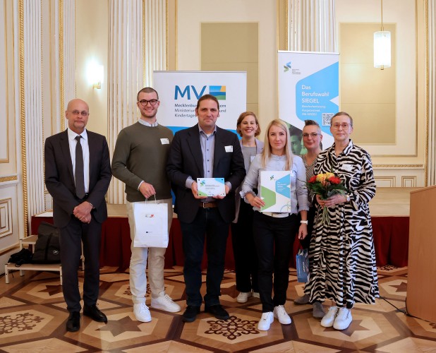 Auszeichnung Berufswahl-Siegel MV 2024 im goldenen Saal Auszeichnung Berufswahl-Siegel MV 2024 im goldenen Saal