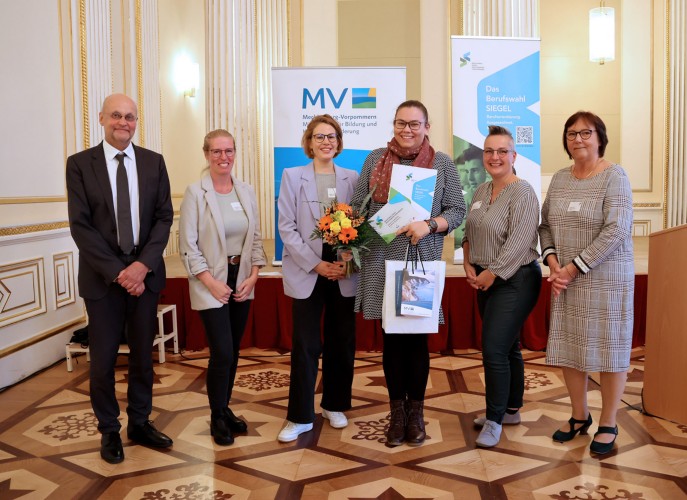 Auszeichnung Berufswahl-Siegel MV 2024 im goldenen Saal Auszeichnung Berufswahl-Siegel MV 2024 im goldenen Saal