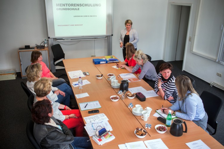 Aus- und Fortbildungen von Lehrkräften, Führungskräftequalifizierung, Mentorenschulung: Das IQ M-V hat ein breites Fortbildungsangebot. Aus- und Fortbildungen von Lehrkräften, Führungskräftequalifizierung, Mentorenschulung: Das IQ M-V hat ein breites Fortbildungsangebot.